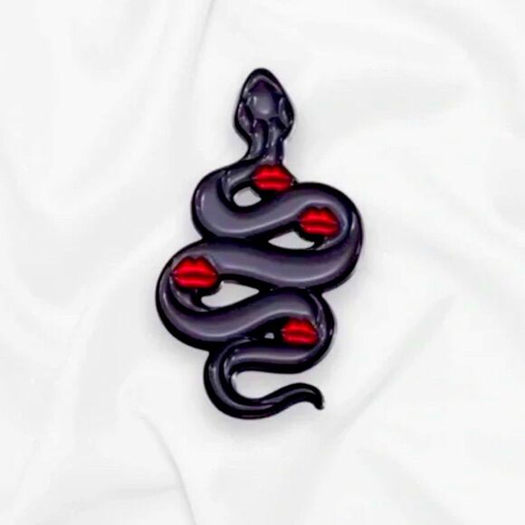 HALLOWEEN SALE Gray Snake With Kisses Enamel Pin - Picture 1 of 3